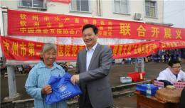 心系漁民健康——中國漁業(yè)互保協(xié)會聯(lián)合欽州市二醫(yī)院開展送醫(yī)送藥送溫暖活動 